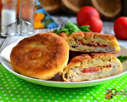 Лепешки с куриным фаршем и брынзой