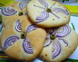 Лепешки с луком на оливковом масле