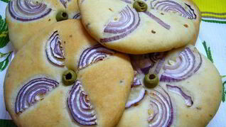 Лепешки с луком на оливковом масле