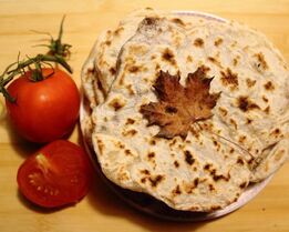 Лепешки с луковой начинкой