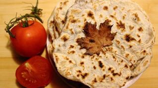 Лепешки с луковой начинкой