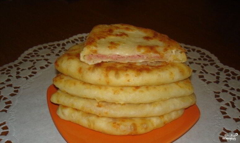 Рецепт лепешки с сыром и колбасой