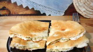 Лепешки с сыром на сковороде