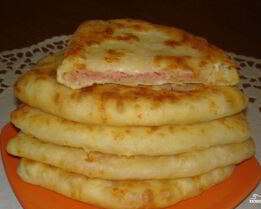 Лепешки с ветчиной и сыром