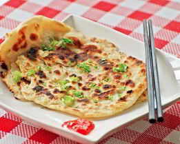 Лепешки с зеленым луком