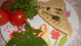 Лепешки со снытью, рисом и изюмом