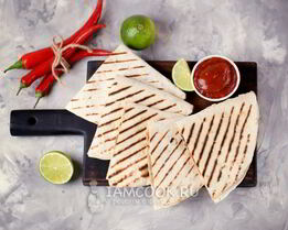 Мексиканская лепешка с начинкой