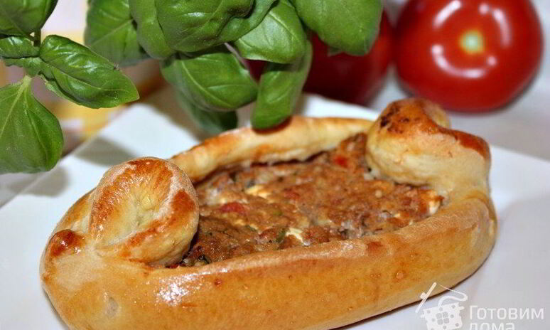 Рецепт пиде — турецкие лепешки с фаршем, фетой и помидорами