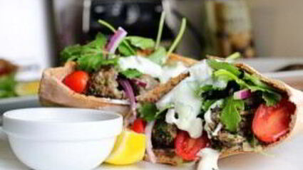 пита с фаршем и овощами