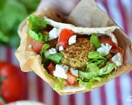 Пита с котлетами из бараньего гороха