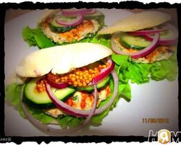 Пита с рубленой котлетой и французской горчицей