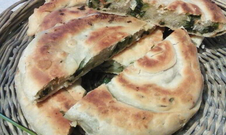 Рецепт слоеные лепешки на топленом масле с сезонной зеленью