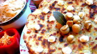 Сырно-тыквенные лепешки с колбасой и зеленью