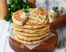 Сырные лепешки с начинкой