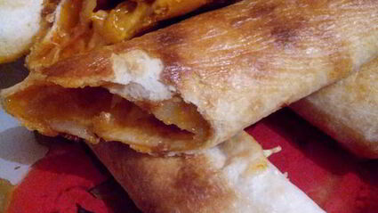 тортильи запеченные с сыром и колбасой