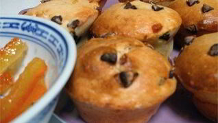 Апельсиновые маффины с шоколадной крошкой