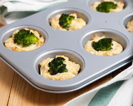 Куриные маффины с творогом и брокколи