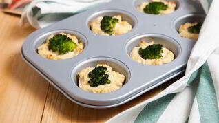 Куриные маффины с творогом и брокколи