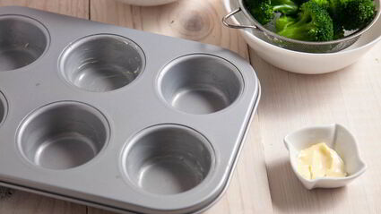 куриные маффины с творогом и брокколи