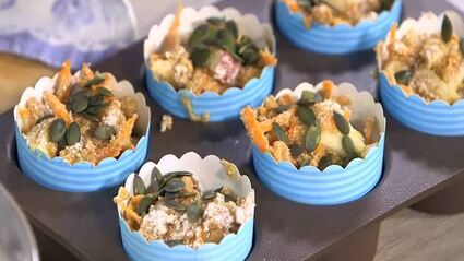 маффины из полбяной муки с яблоком, морковью и тыквенными семечками