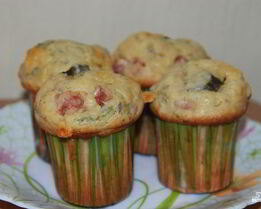Маффины с колбасой и сыром