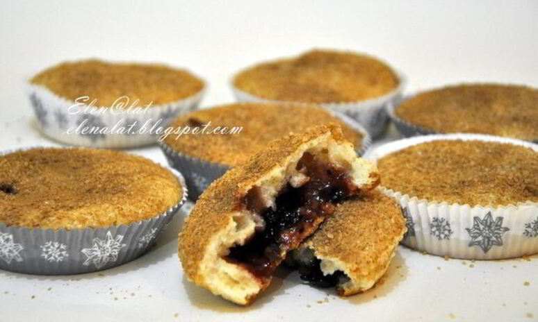 Рецепт маффины с корицей, коричневым сахаром и вареньем