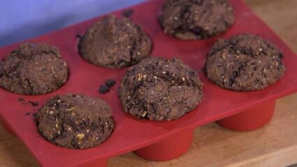 ореховые маффины с шоколадной начинкой