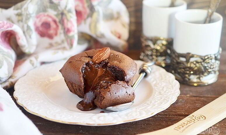 Рецепт шоколадные маффины с жидкой начинкой