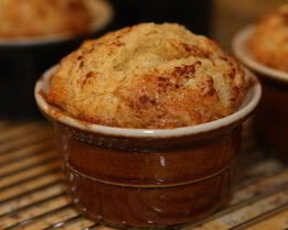 Яблочно-сырные маффины с корицей