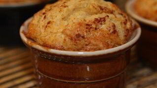 Яблочно-сырные маффины с корицей