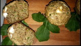 Закусочные маффины с руколой и фетой