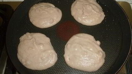 гречневые оладьи с коричными яблоками