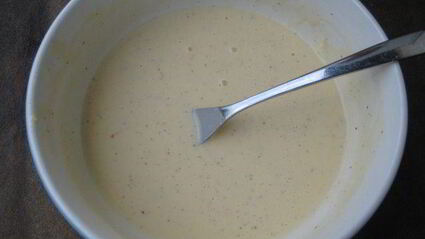 кабачковые оладьи с козьим сыром и йогуртовым соусом