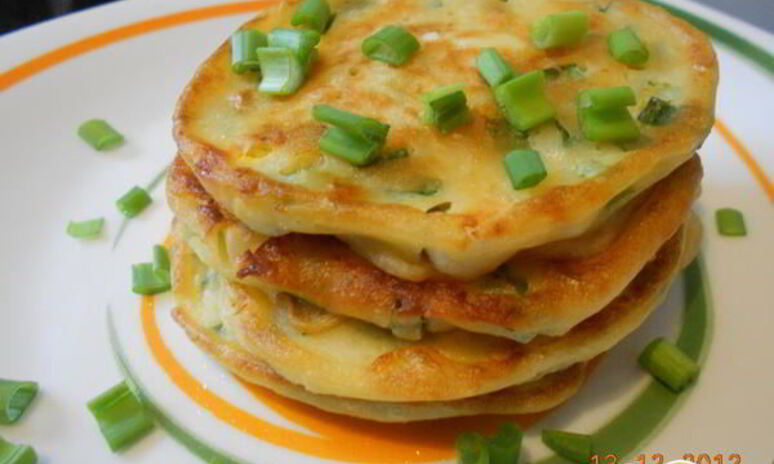 Рецепт оладушки с яйцом и зеленым луком