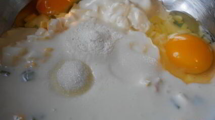 оладушки с яйцом и зеленым луком