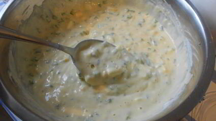 оладушки с яйцом и зеленым луком