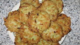 Оладьи из кабачков с манкой и картошкой на воде