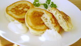 Оладьи на кефире и дрожжах