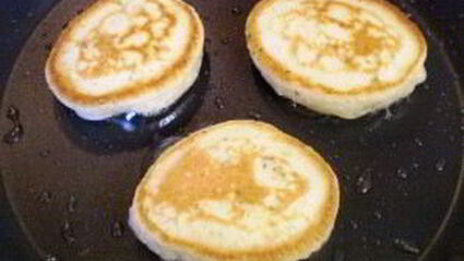 оладьи на кефире и дрожжах