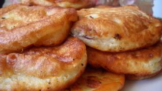 Оладьи на кефире с черешней