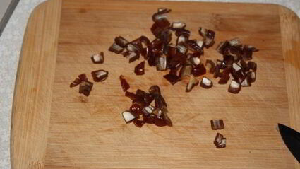 оладьи с яблоками, финиками и орешками