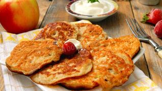 Оладьи с яблоками на кефире