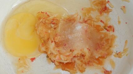 оладьи с яблоками на кефире