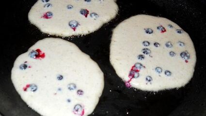 овсяные оладьи на йогурте с ягодами