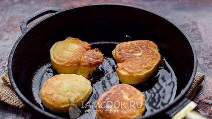 пышные оладьи на горячем кефире