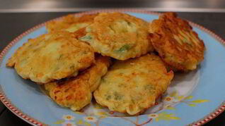 Сырные оладьи с петрушкой