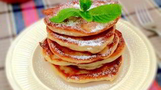 Творожные оладьи с яблоками