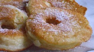 Яблочные оладьи с корицей