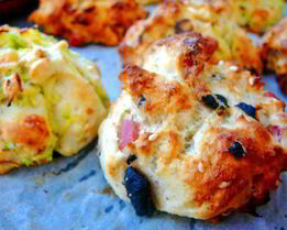 Пышное печенье Ассорти с сыром, ветчиной, маслинами, кабачком и пореем