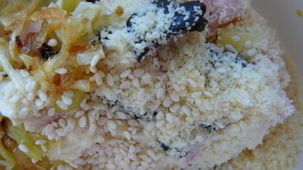 пышное печенье ассорти с сыром, ветчиной, маслинами, кабачком и пореем